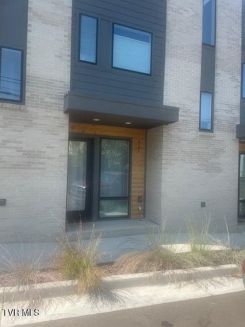 1st image of 431 Saint Paul St #431