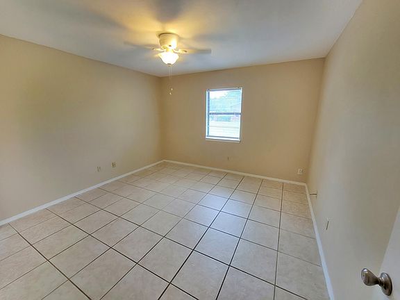 3rd image of 1614 Green Briar Pkwy APT 4