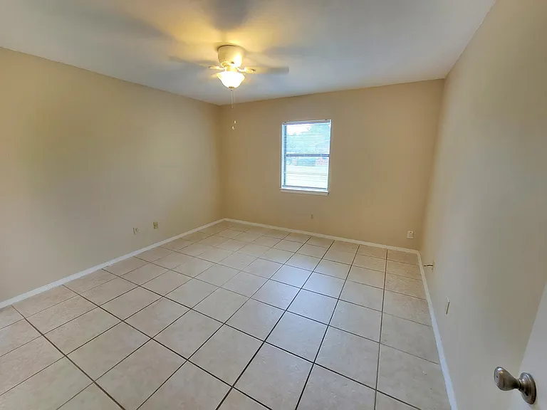 1614 Greenbriar Pkwy #4 — Photo 3