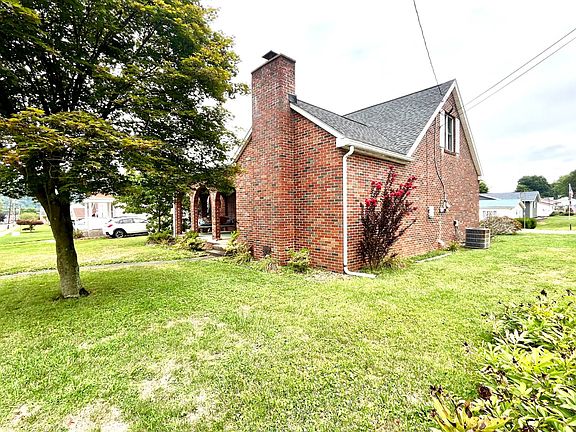 4th image of 139 E Robinson St
