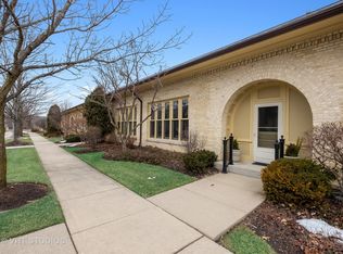 825 Stables Ct W, Highwood, IL 60040