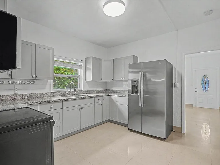 5917 SW 62nd Ter — Photo 18