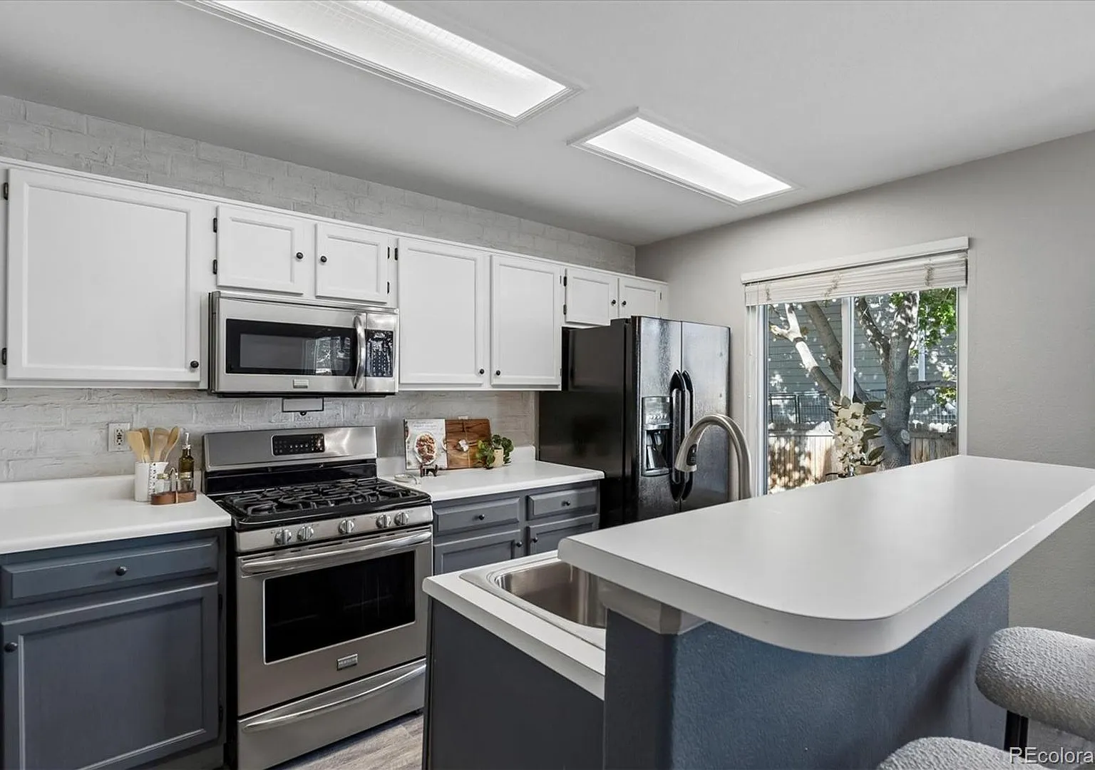 Beautiful 4 bedroom home in Founders Village — Photo 3