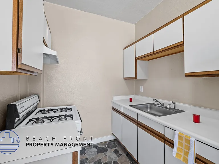 418 S. Normandie Ave — Photo 1