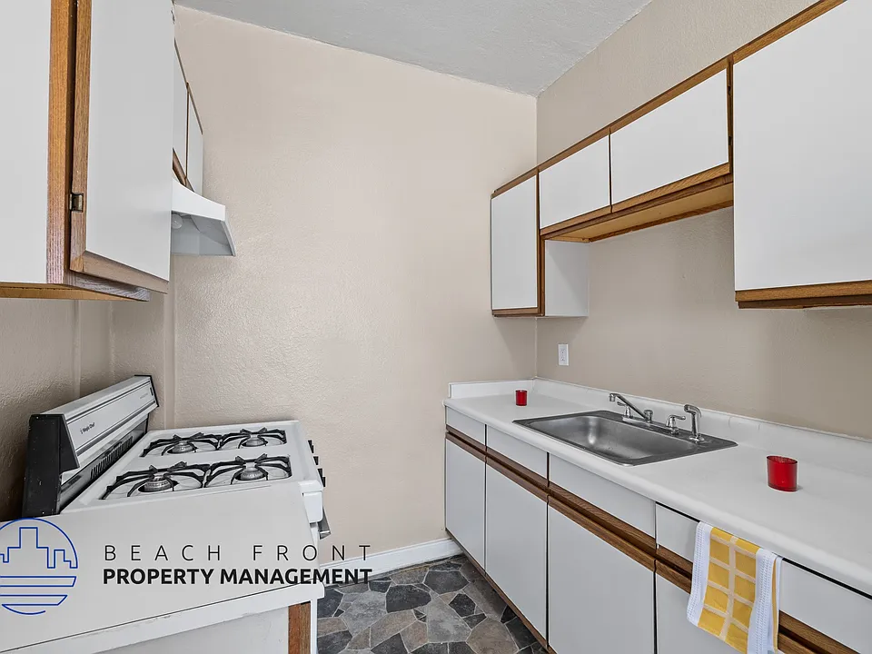 418 S. Normandie Ave