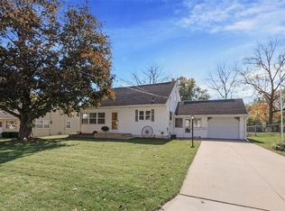 1243 35th St NE, Cedar Rapids, IA 52402