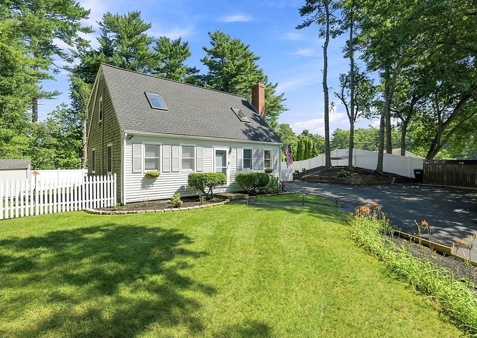 1st image of 7 Lascala Ave