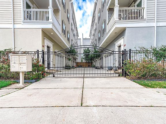 2nd image of 2524 Hutchins St
