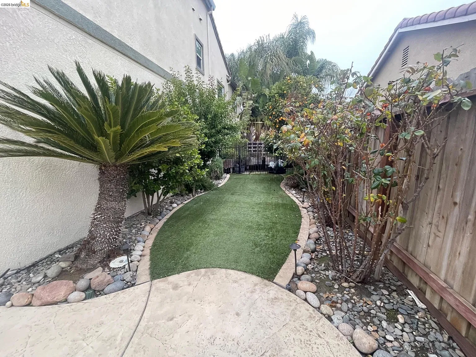 4 bed, 3.0 bath, 2437 sqft, $4,300 — Photo 3
