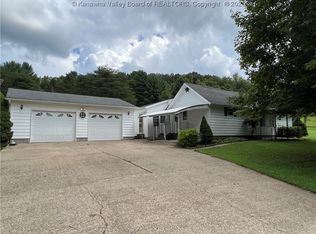 345 Fire House Ln, Cottageville, WV 25239