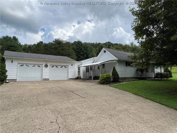 345 Fire House Ln, Cottageville, WV 25239