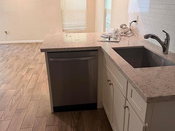 5th image of 511 W Orange St
