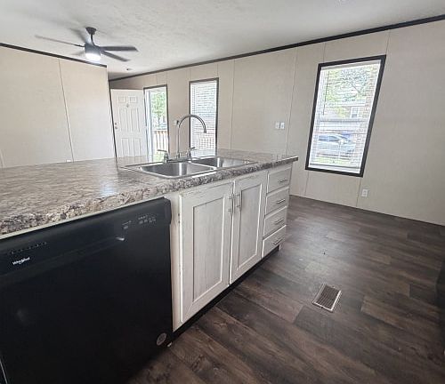 5th image of 102 Sparrow Dr