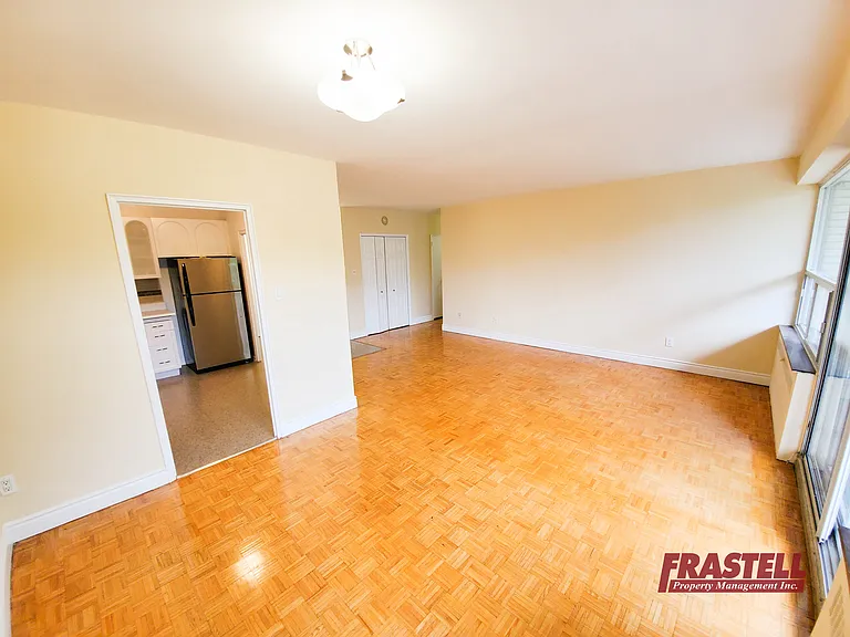 21 Mayfair Ave — Photo 14