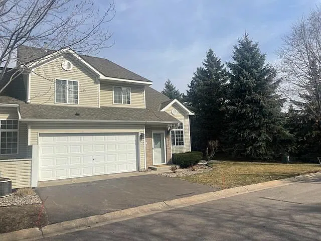 3 bed, 1406 sqft, $2,190 — Photo 2