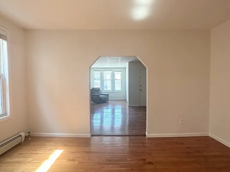 1012 Van Nest Ave #1 — Photo 7