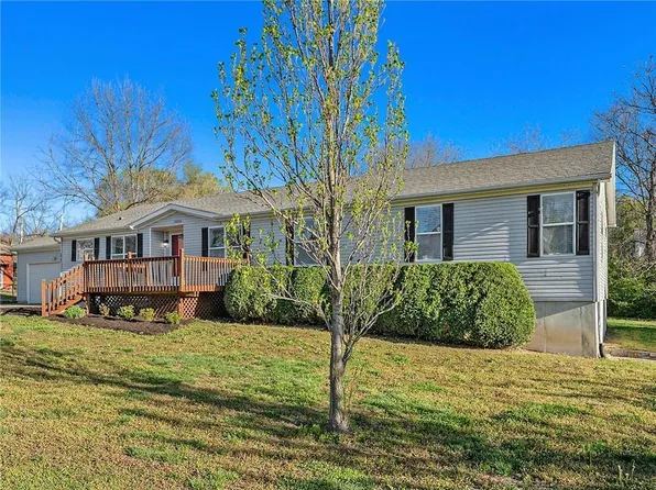13732 Lawrence Ave, Bonner Springs, KS 66012