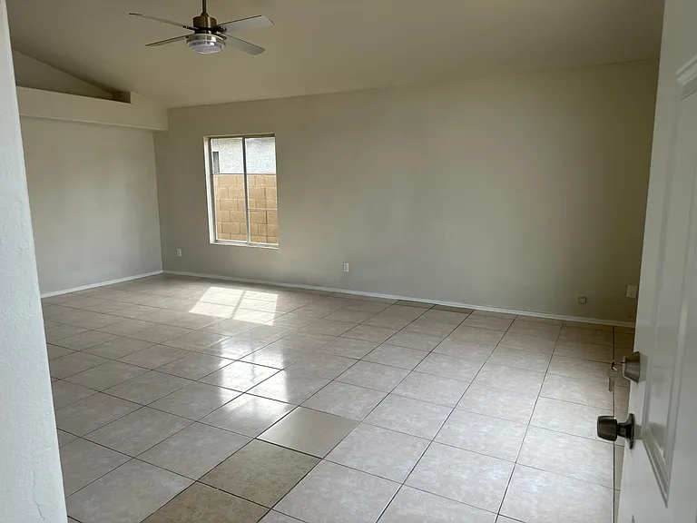 9033 W Windsor Ave — Photo 15