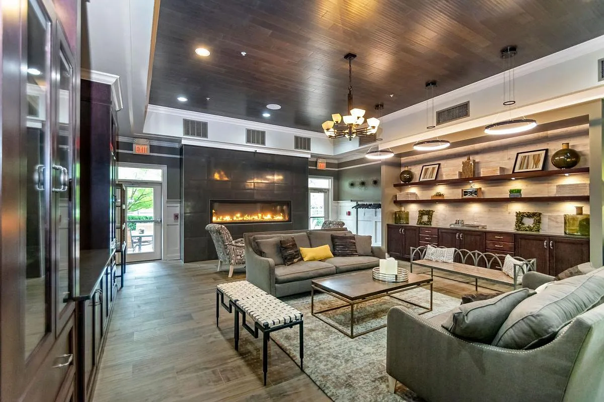 Spring Creek Apartments — Photo 1