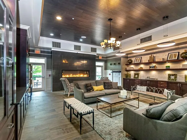 Spring Creek Apartments — Photo 1