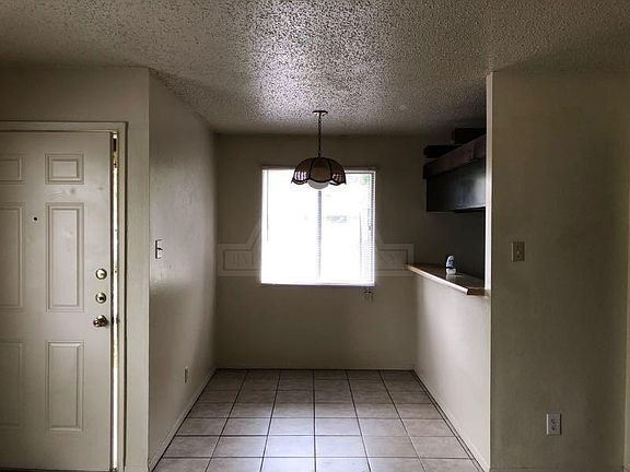 4th image of 2107 Robert E Lee Dr APT A