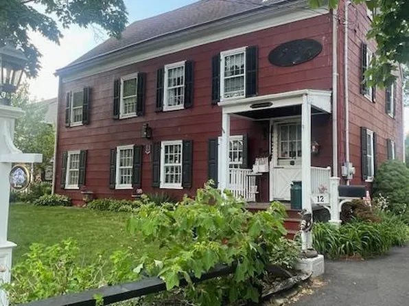 12 Freeman St, Woodbridge, NJ 07095