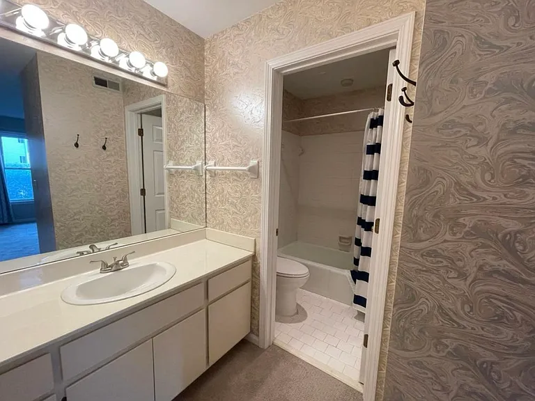 237 Hillsboro Pl — Photo 11