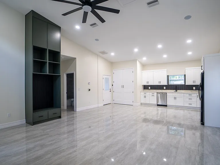 2902 Robinson Rd — Photo 5