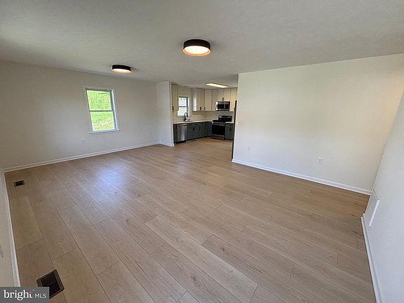 4th image of 101 Vickers Way