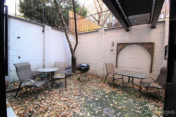 Rented by City Connections Realty | media 15