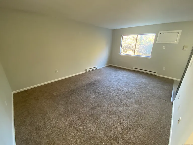 32 Old Foxon Rd #36 — Photo 4