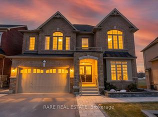 17 Sanford Cir, Springwater, ON L9X 2A8