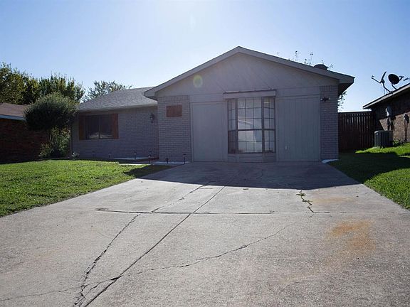 3rd image of 716 Coolwood Ln