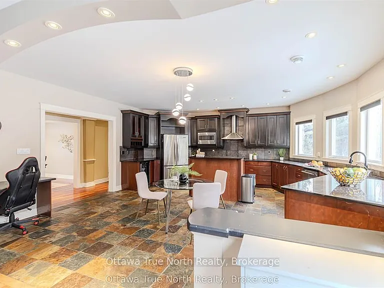 1530 Lords Manor Ln — Photo 10