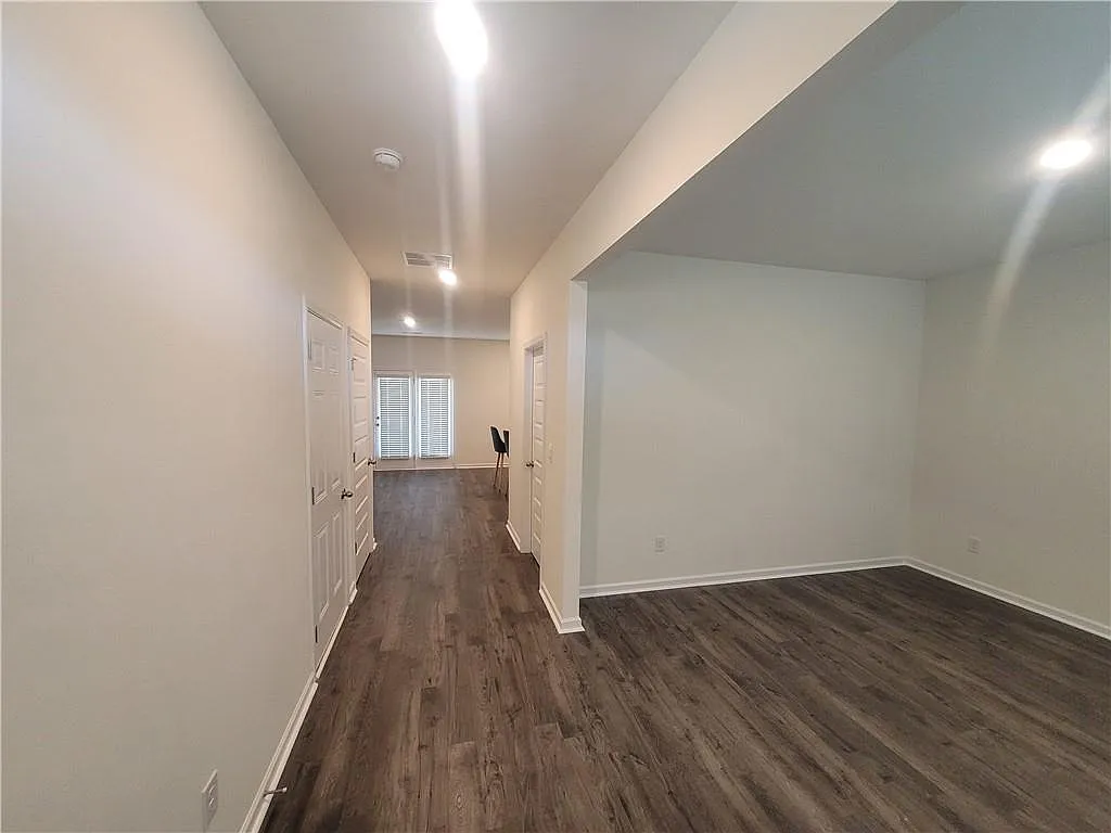 4 bed, 2.5 bath, 2382 sqft, $2,495 — Photo 2