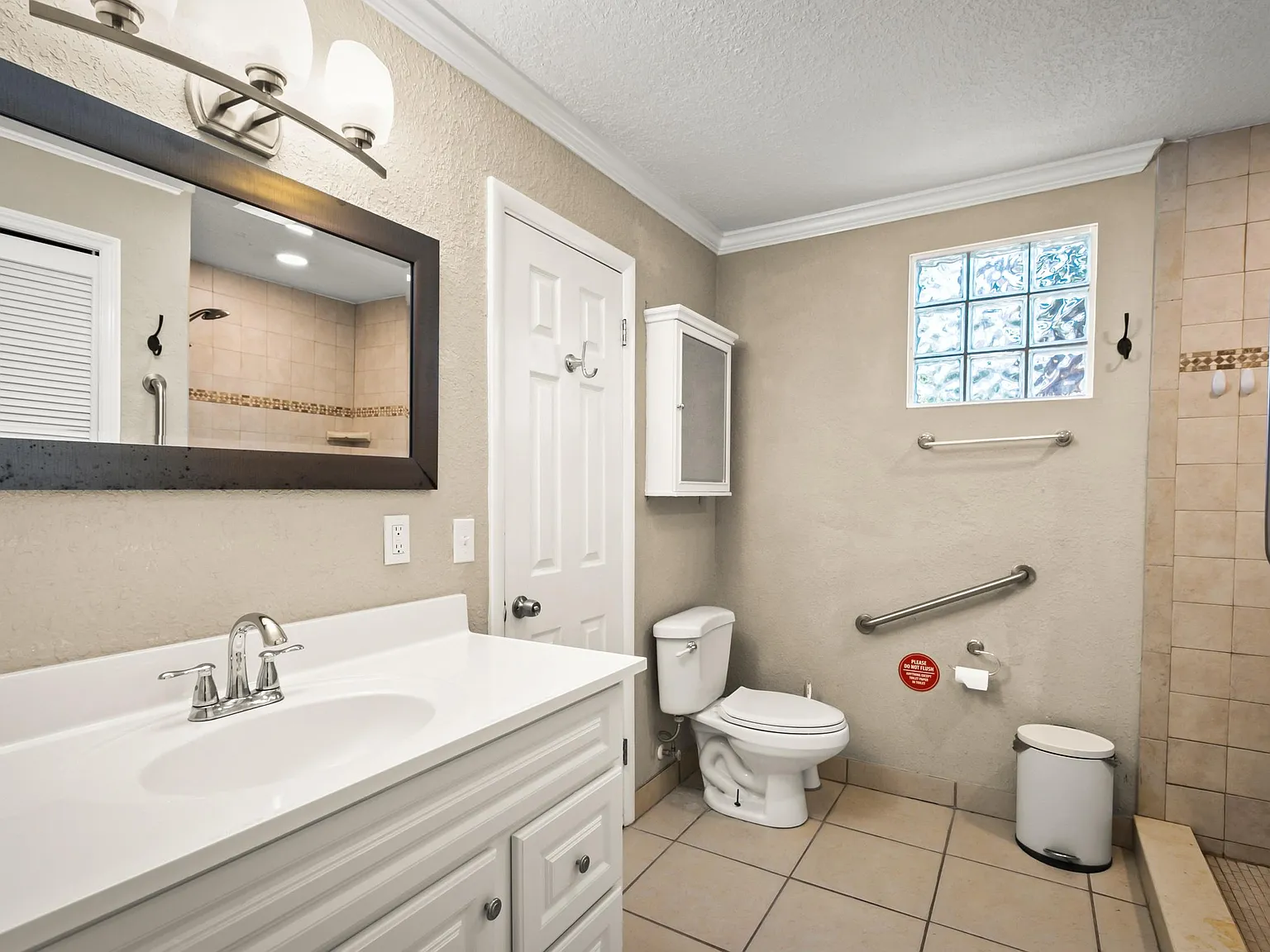 4 bed, 2.0 bath, 1985 sqft, $854 — Photo 4