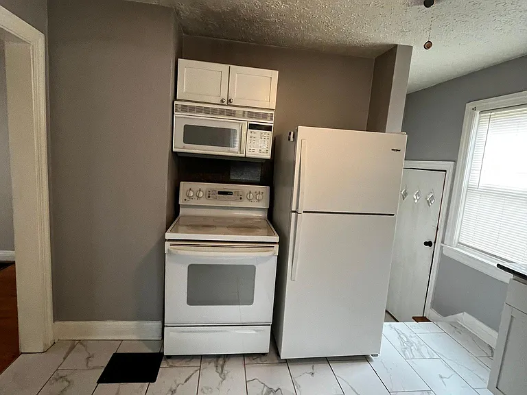 1523 Wurtele Ave — Photo 13