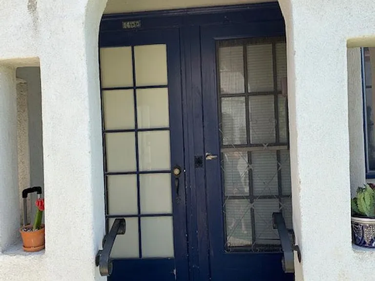 1417 Bank — Photo 3