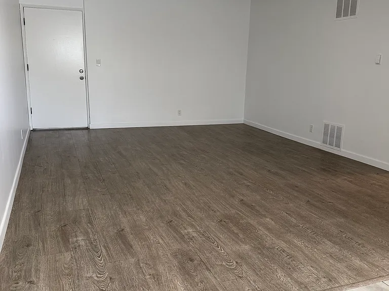 529 Avenue G — Photo 2
