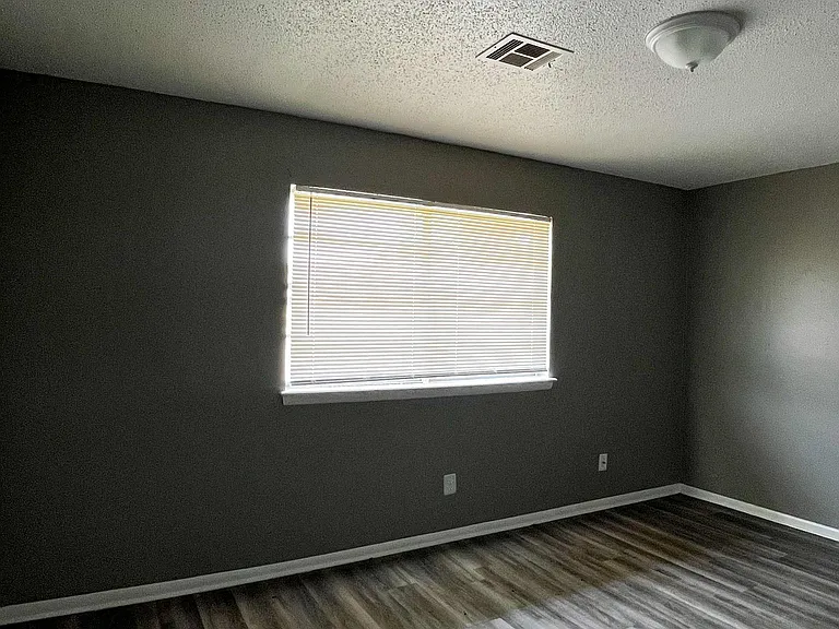 2032 Julie Dr — Photo 7