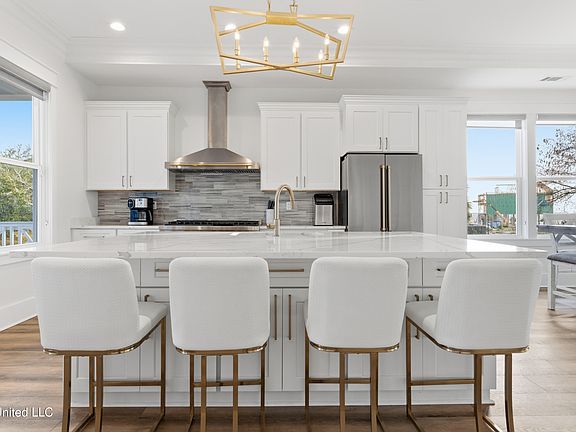 4th image of 419 Martin Ave