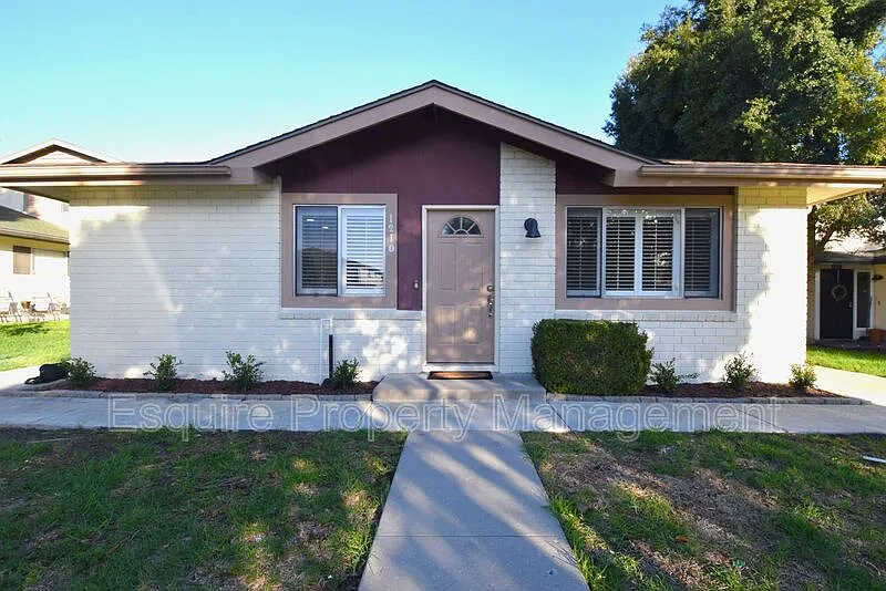 2 bed, 1.0 bath, 810 sqft, $2,550 — Photo 1