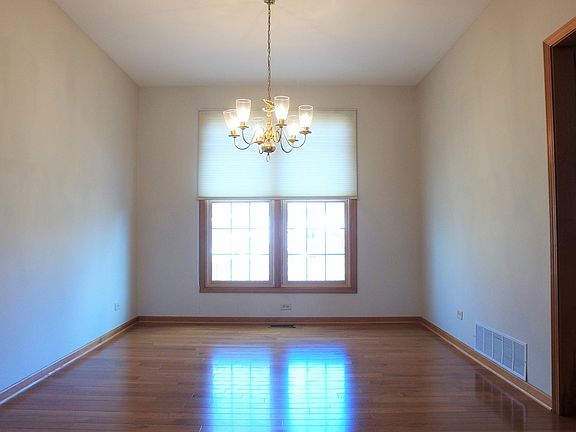5th image of 422 Yorkshire Ct
