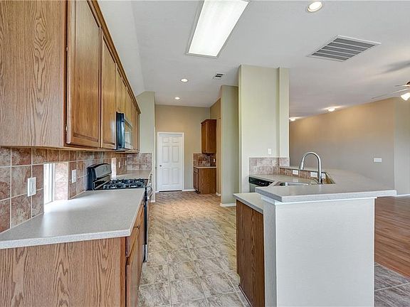 3rd image of 4616 Matthew Dr