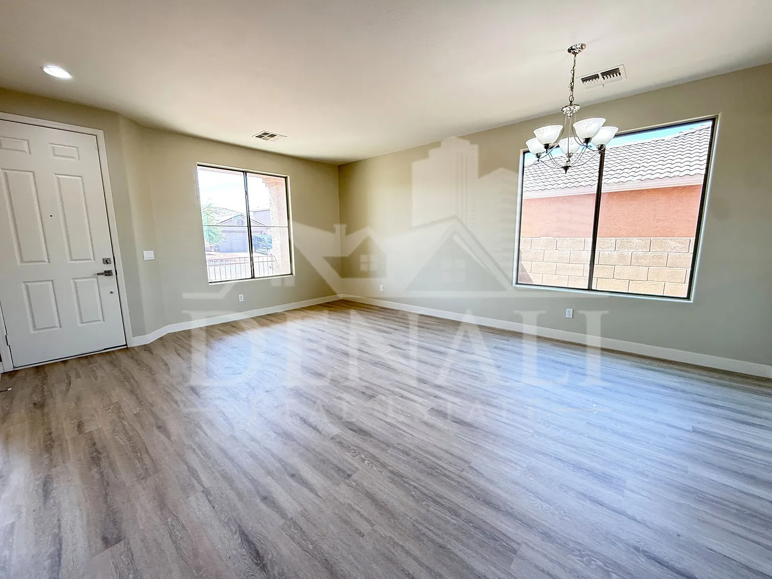 4 bed, 2.0 bath, 2271 sqft, $2,095 — Photo 3