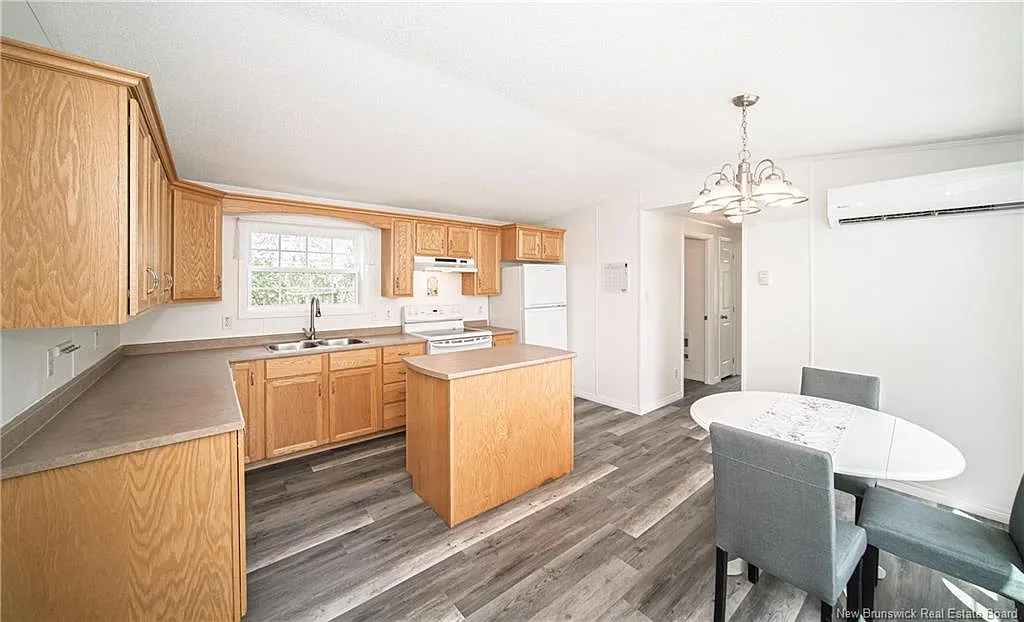 3 bed, 2.0 bath, 1152 sqft, $174,900 — Photo 4