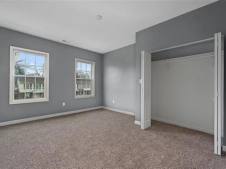313 W 36th St — Photo 23