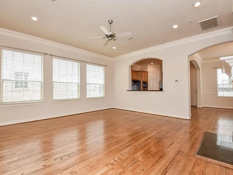 3206 Holly Crossing Dr — Photo 6