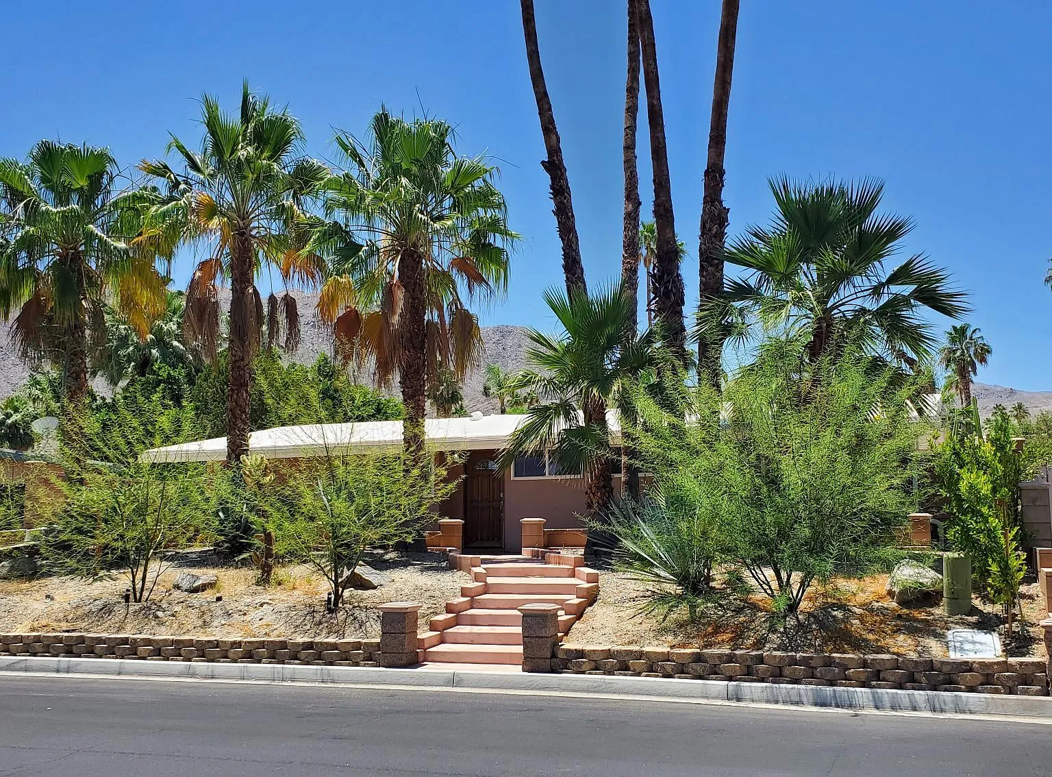 3 bed, 1238 sqft, $4,400 — Photo 1