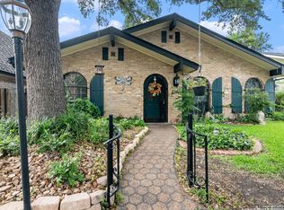 377 Fenwick Dr, Windcrest, TX 78239